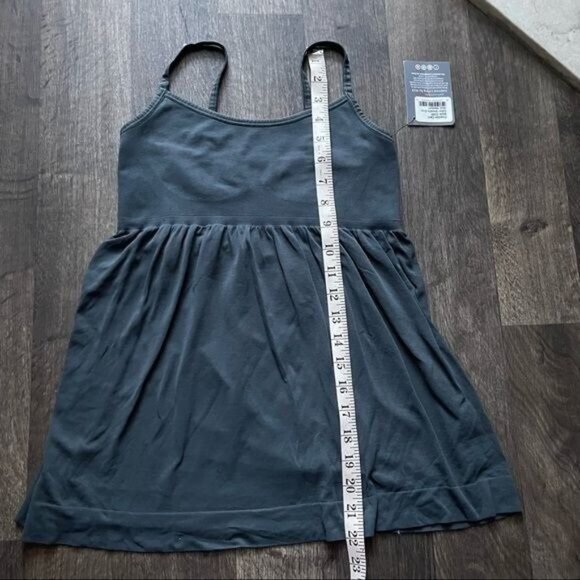 NUX Metallic Grey Athletic Top "Freedom Cami" Size M - Picture 4 of 6